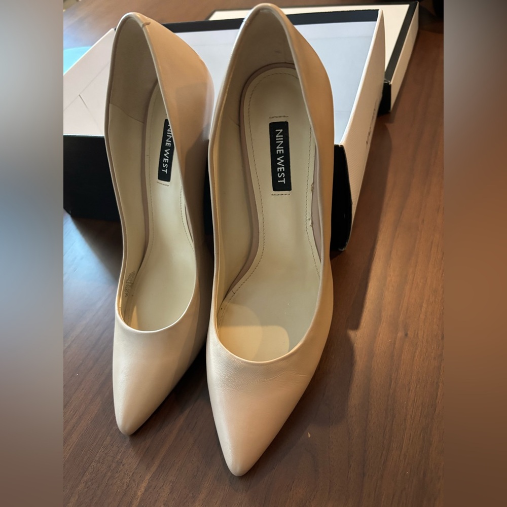 Nine West Fifth 9x9 Pointy Toe Pumps - Picture 2 of 6